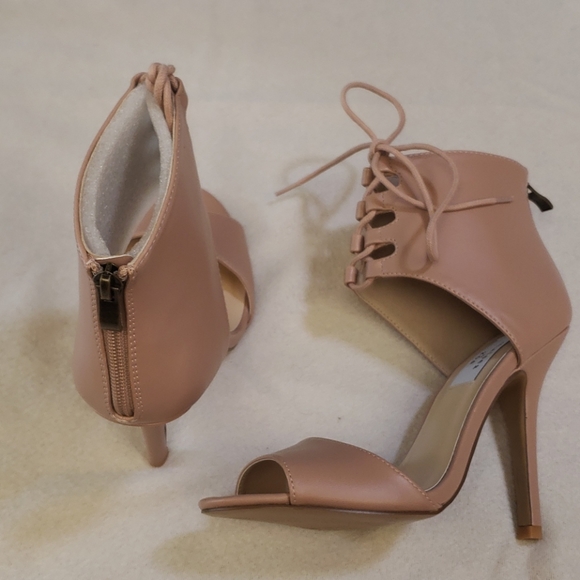 Chelsea & Zoe sz 7.5 nude minimalist design heel - Picture 6 of 7